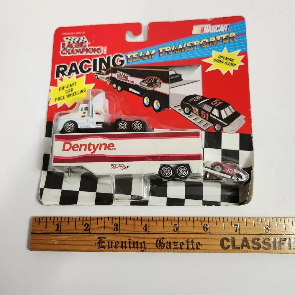 94' Racing Champions 1:87 Micro Team Transporter #33 Dentyne With Mini Car